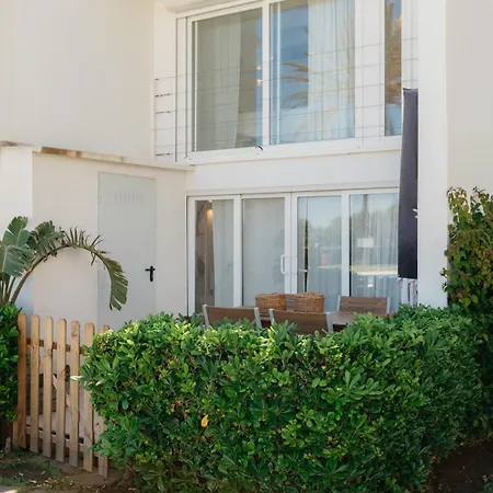 First Line With Pool, Ideal For Families Apartament